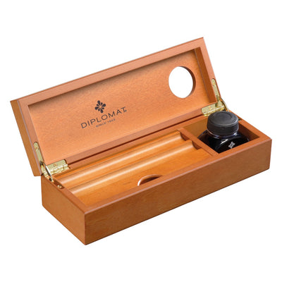 Diplomat Schreibtischzubehör aus Kirschholz mit Tintenfass