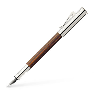 Pluma estilográfica Graf von Faber-Castell Guilloche Cognac, punta de oro de 18 quilates