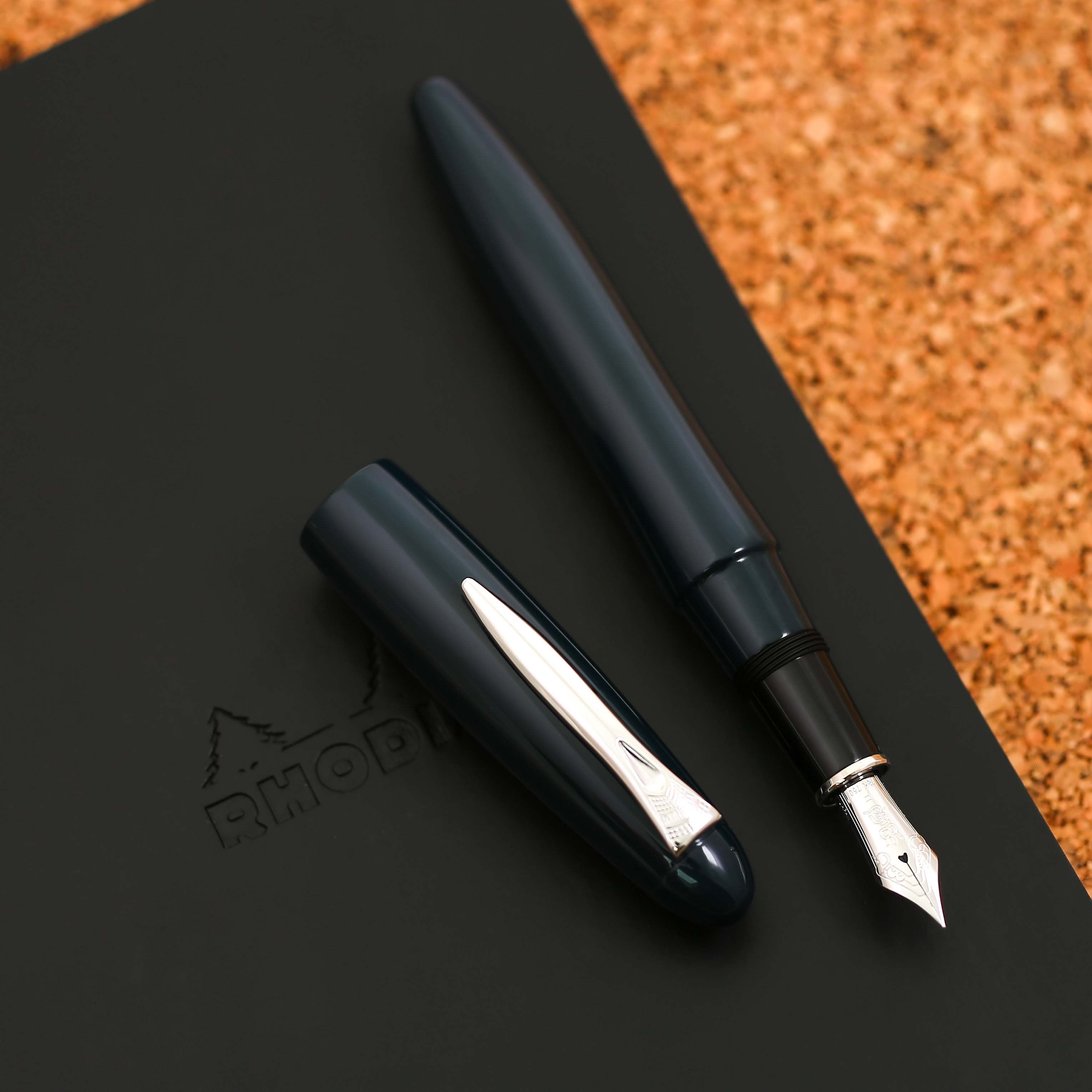 Platinum Izumo Iro Urushi Aietsu Iro Fountain Pen 18K gold nib